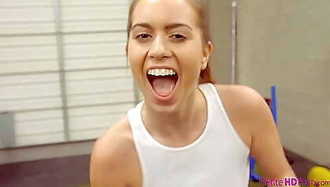 Ta rebecas her firsto