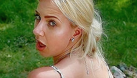 Sheia drawlyn is aley of too tight for her