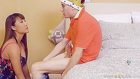 Milf and step daughter getting pussy