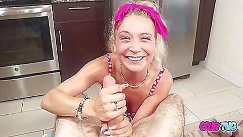 My friend's step mom, i'd like to fuck her