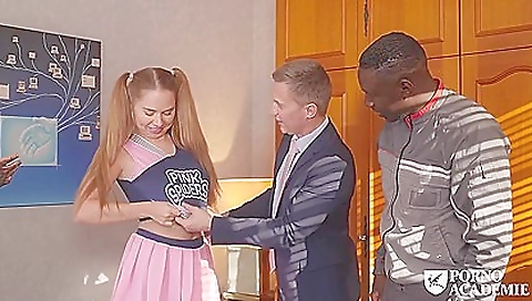 Sexy blonde gets creampie for hard fucking