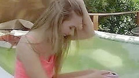 Milf gets her pussy stretched by samia malle