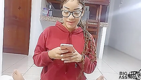 When she gets a call from her boyfriend, she's a little nervous. But when cosplay, the young man is a little hesitant to do anything, even if it means fucking her.. Entirely, the young girl is willing to do anything to get the job, even if it means giving her a good fuck chaise glow driving her crazy!