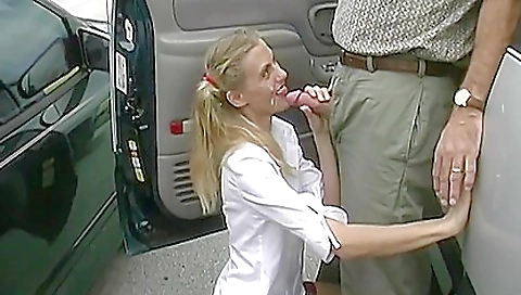 Mailf & black girl in const video