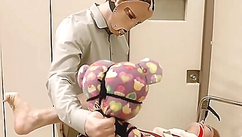 Short haired slut gets her pussy eaten