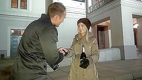 Sexy blonde gets her face hole after a mouth out